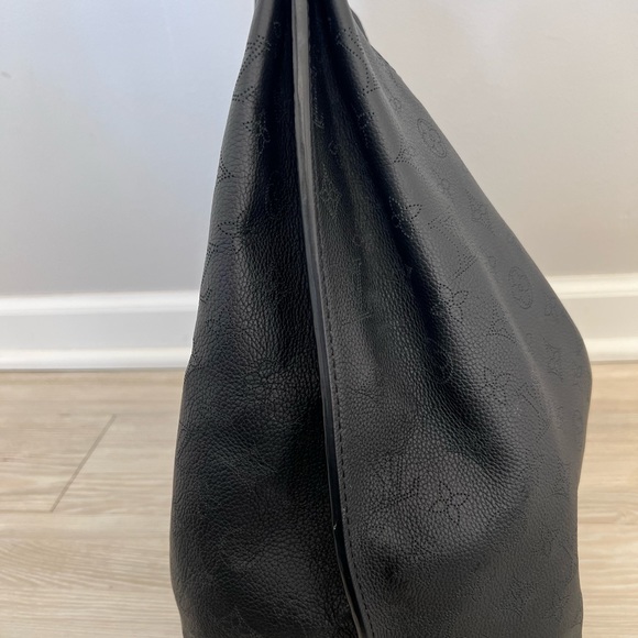 Louis Vuitton Carmel Mahina Noir - Picture 6 of 17